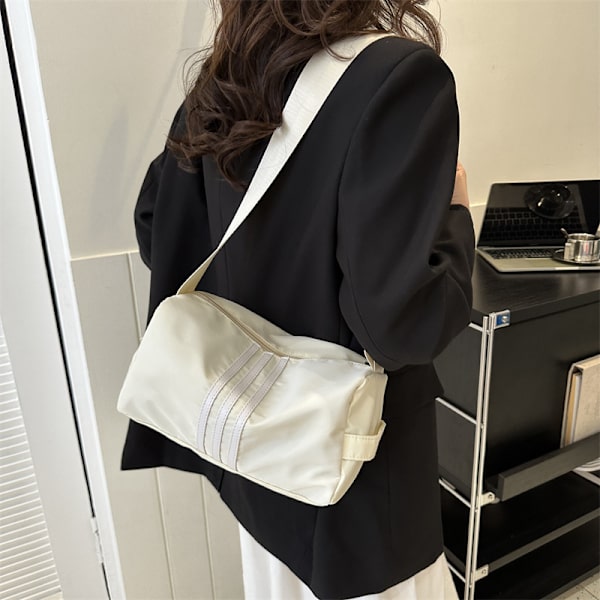 Textured Crossbody Väska Kvinnor 2023 Sommaren Ny Västra Style Axel Väska Cross-Body Oxford Tyg Mode Färg Kontrast Tote Väskan Red