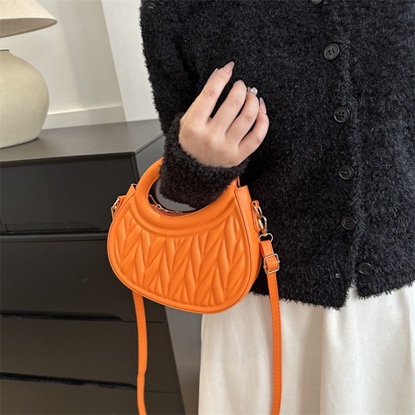 Cross-Border Miumiu Taske Kvinde 2024 Ny Stilful Tekstureret New Moon Taske Trendy Match Niche Bærbar Skuldertaske Orange