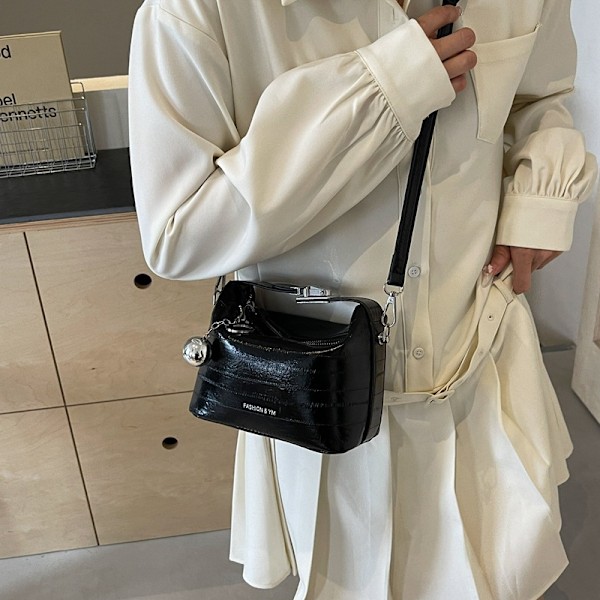 Fashion Hand Bag Miumiu Bag Damväskor 2024 Sommar Ny Enkel All-Match Liten Fyrkantig Väska Hög Sense Trendig Crossbody Väska White