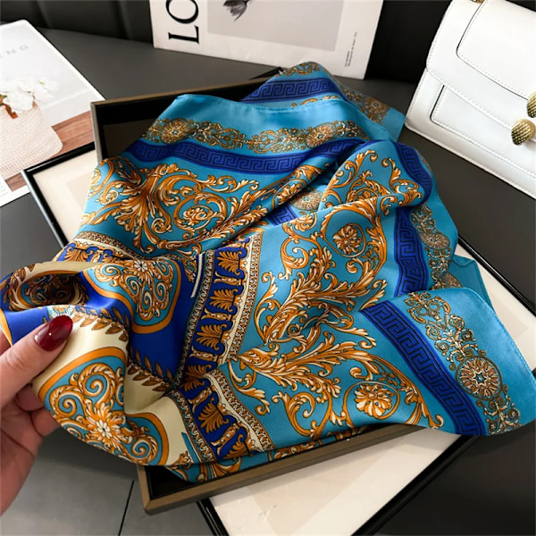 2024 Nytt Mode 70X70cm Printed Kvinnors Scarf Pashmina Silk Scarf Square Shawl Dekorativ Huvudband Hals Lyx Konstruktion Bandana JNC518-01 70X70cm