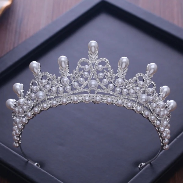 Tiaras And Crowns Lyx CZ Pearl Princess Pageant Förlovning Bröllop Håraccessoarer för brudsmycken Shine Crystal Crown Silver