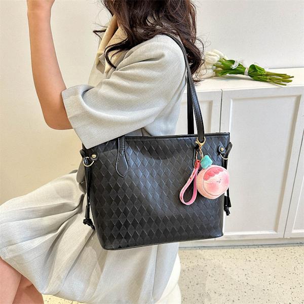 2023 Ny Specialintressedesign Moderiktig Snygg Bärbara Kvinnors Stora Väskor Trendy En-Skulde Underarm Väska Casual Tote Bage Black Without Ornaments