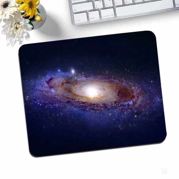 Galaxy Small Gaming Mouse Pad Skrivbordsmatta Gummimatta halkfri Anime Musmatta Datortillbehör Skrivbordsskydd Kawaii Cute Keyboard Pads jw0003858 25x29cm