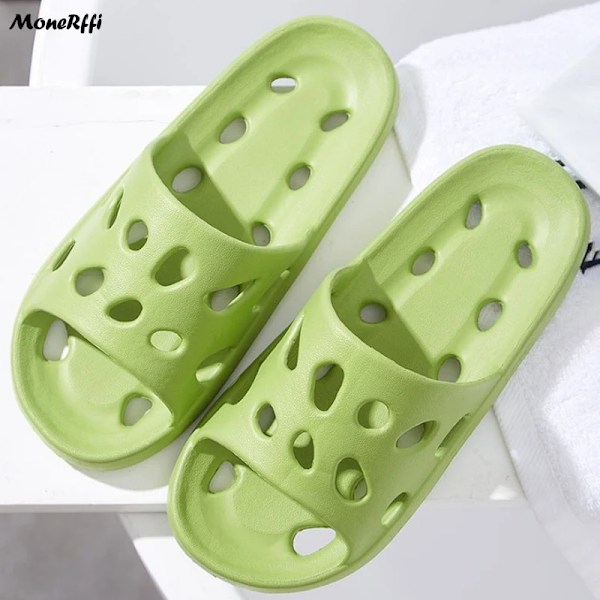 2024 Sommar Tofflor Män Mjuk Inomhus Hem Platta Sandaler Kvinnor Mode Flip Flops Strand Skor Man Par Icke-Slip Badrummer Bilder C Green 40-41