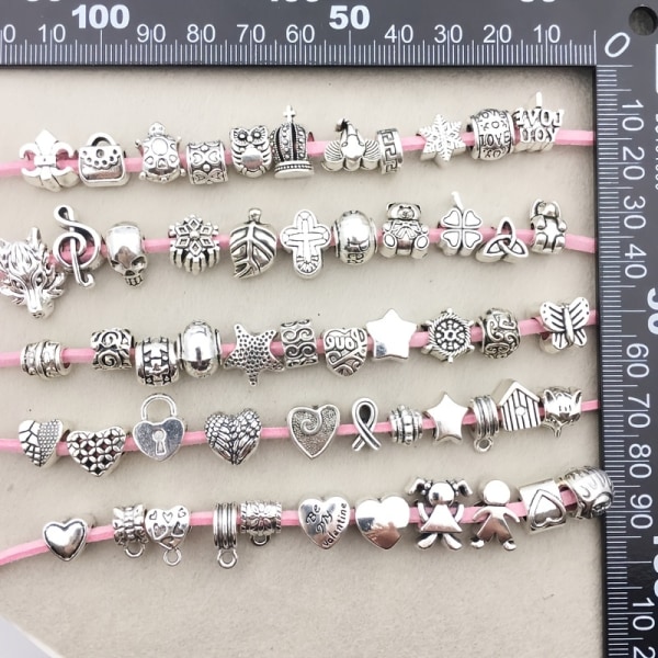Blandade 60 st Silverlegering Armband Tillbehör Snidade Stora Hål Pärlor Litet hänge DIY Tillbehör Örhängen Halsband