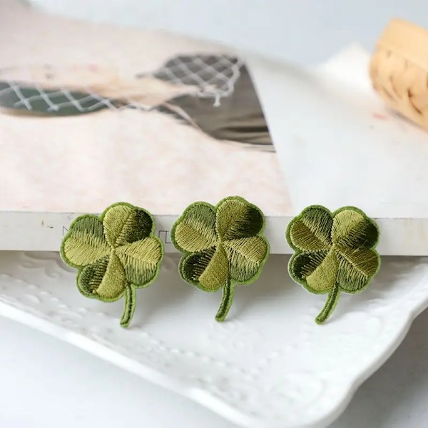 10Pcs/lot Green Clover Sticker For Clothes Thermo Badge Appliques Iron On Patch For Jeans Bags Shirt Diy Four-leaf Clover