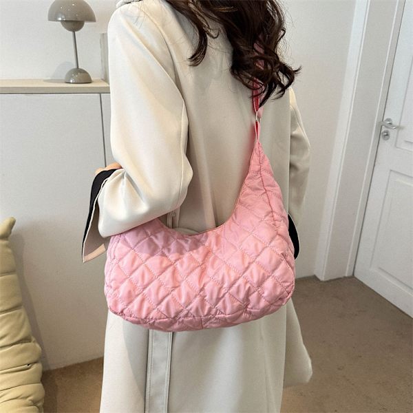 Tämän vuoden muoti rombi yksi olkalaukku naisille 2023 talvi uusi rento yksivärinen crossbody-laukku dumpling-laukku muoti Black