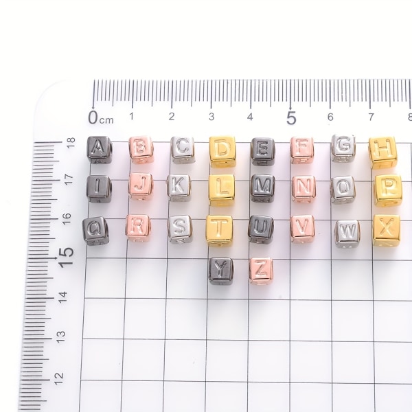 100 st blandade fyrkantiga bokstavspärlor stort hål lösa kubiska alfabetet CCB-pärlor för smyckestillverkning Handgjorda diy-armbandshalsband (0,6 cm/0,24 tum) Golden Color
