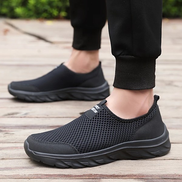 2023 Lättviktiga Män Casual Skor Andningsbart Slip På Man Casual Sneakers Anti-Slips Mens Lägenheter Utomhus Walking Sho Sho Storlek 39-47 GRAY 41