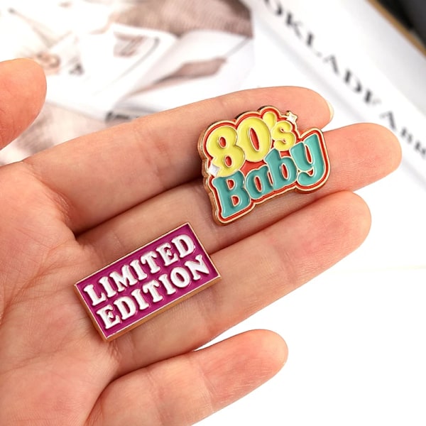 Söt Men Psyko Emalj Pin 80S Baby Inget Mer Drama Är Det Fredag Ännu Stu (Dö) Broschor Krage Badge Fun Citat Smycken Gåva QHXZ275