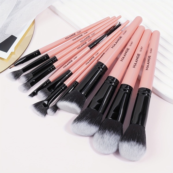 Professionell 12 st Makeup Brush Set Premium Synthetic Kabuki Foundation Blending Face Powder Blush Concealers Ögonskuggor Borstar För Makeup Nybörjare MAG51367FH