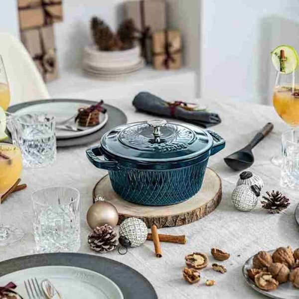 STAUB - Pyöreä valurautainen vuoka, 24 cm, sininen La Mer