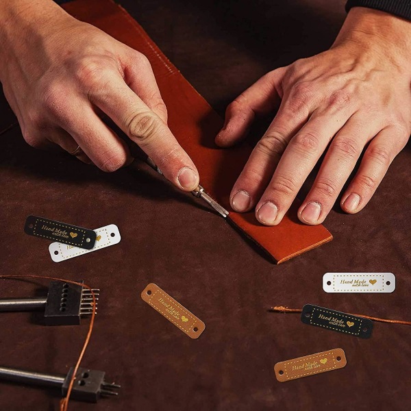 60st handgjorda Pu-läderetiketter konstlädersy på etiketter Utsmyckning Stickad tillbehör med hål