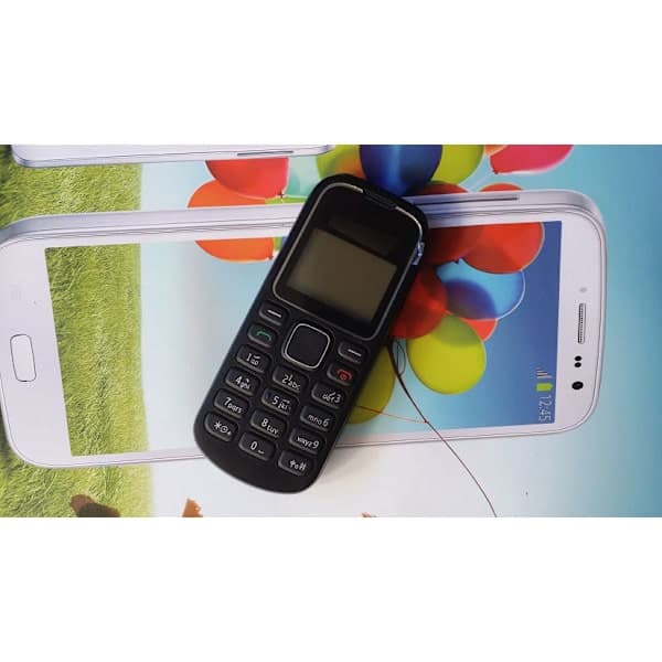 Senior mobile phone with large buttons and a single SIM card light blue