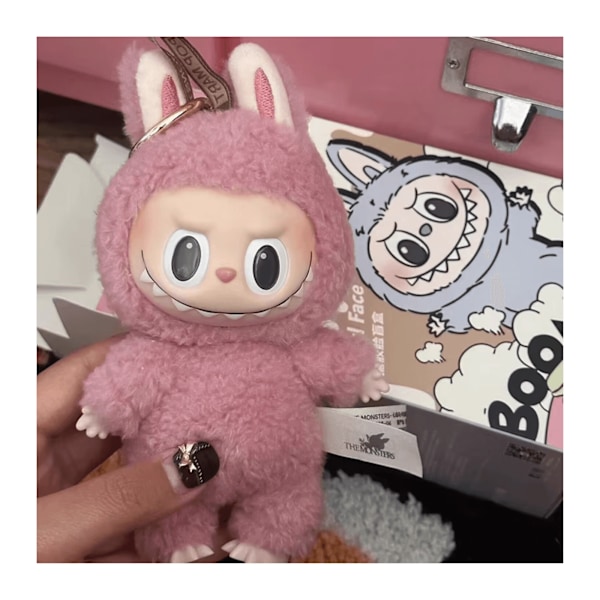 LABUBU Monster Plysch Nyckelring - Vinyl Ansikte - Väska Charm - Cartoon Nyckelring - Trendig Överraskning Samlarfigur (Slumpmässig Stil)