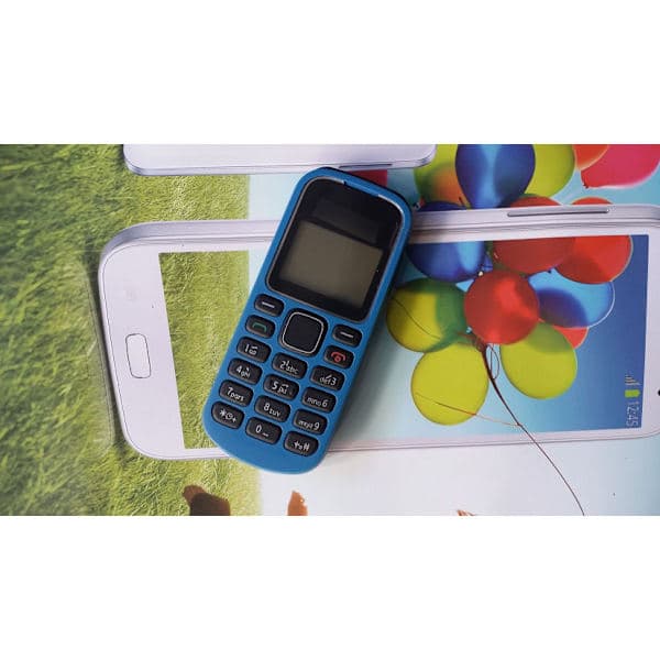 Senior mobile phone with large buttons and a single SIM card light blue