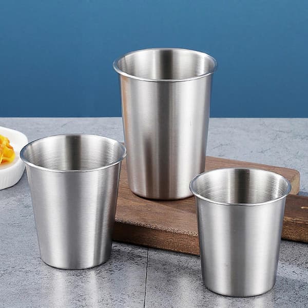 4 stk. stabelbare børnekopper i rustfrit stål, holdbare og brugervenlige metalkopper til skole og picnics 600ml