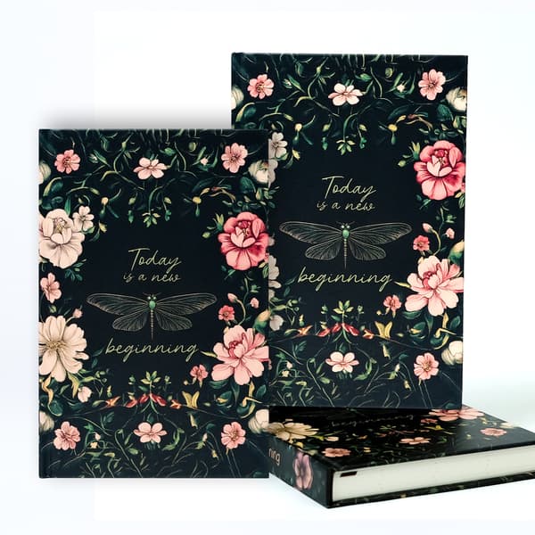 2 stk. notesbøger med sommerfugle- og blomsterserie, limfri indbinding, vandrette stribede indersider, studenterdagbøger