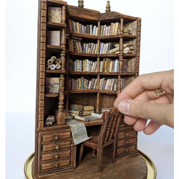 The Bay Library, miniatyr gotisk bokhylle, angst bokhylle, håndlagde miniatyr bokhyller, gaver til bokelskere og venner