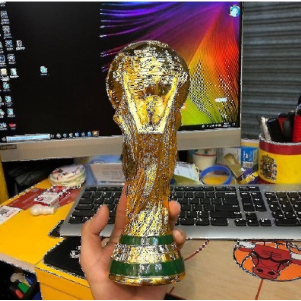 2022 Fifa World Cup Qatar Replica Trophy 8.2 - Äg en samlingsversion av världsfotbollens största pris