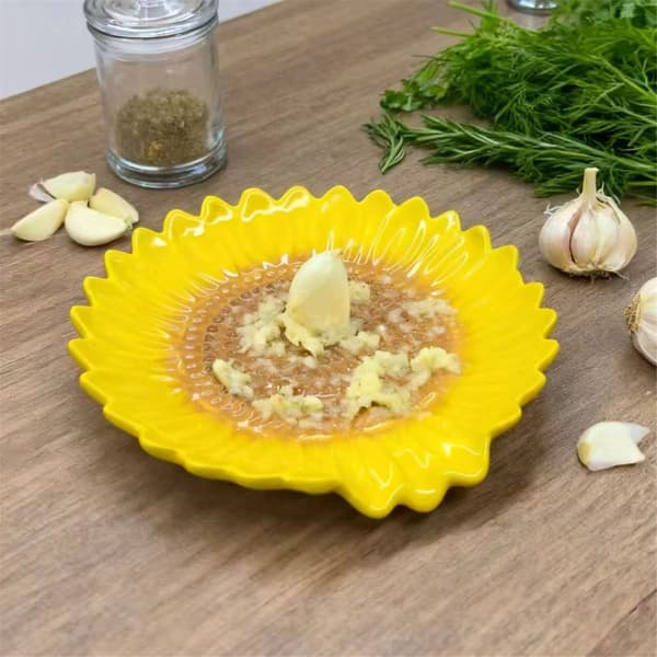 Elegant Ceramic Garlic Press Sunflower-Shaped Grater for Modern Kitchens