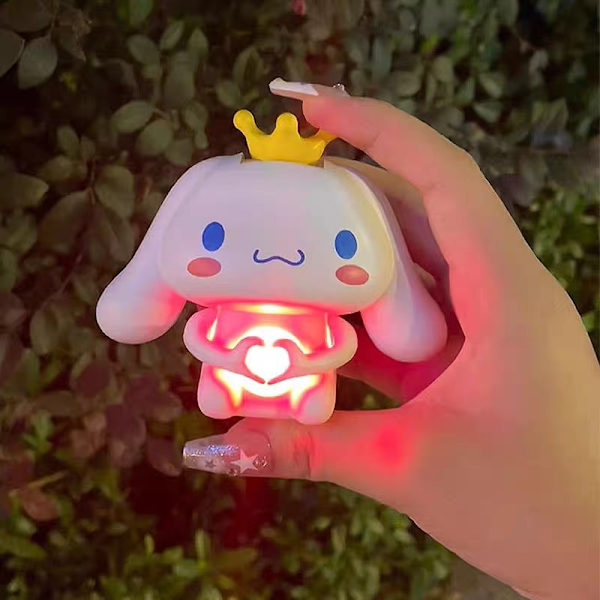 Stemmen er mere end hjertet. Cinnamoroll er sød med en lampe og en kærlig form. Tik Tok giver sin kæreste en hjerteformet julegave.