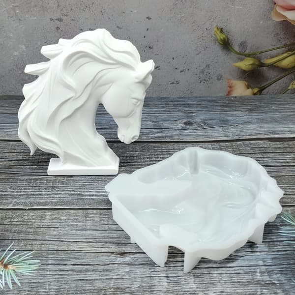 Hesteskulptur med flydende manke Silikoneform til håndlavet lysgipsfigur