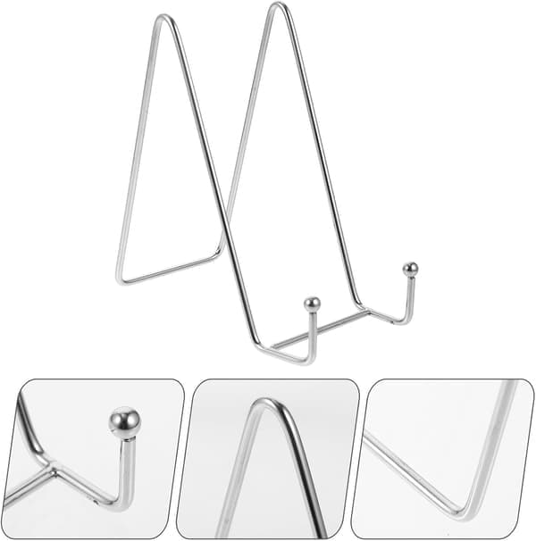 Bokhylle i metallplate for utstilling med solid jernramme Minimalisme