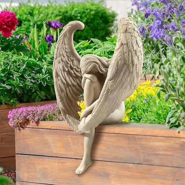 Den Pinefulde Engel Langvingede Siddende Statue Sorgful Engel Figur Mindegave Kirkegårdsstatuer