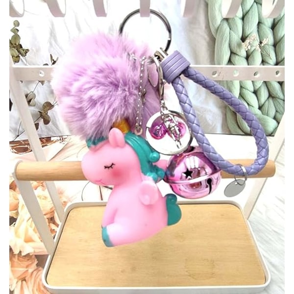 Unicorn Lucky Silica Gel Nøkkelring Pom Fluffy imitert pels nøkkelring med bjellekjeder Pomponger Skolesekk Ornament Key Fob Bag Dekorasjon Søte gaver
