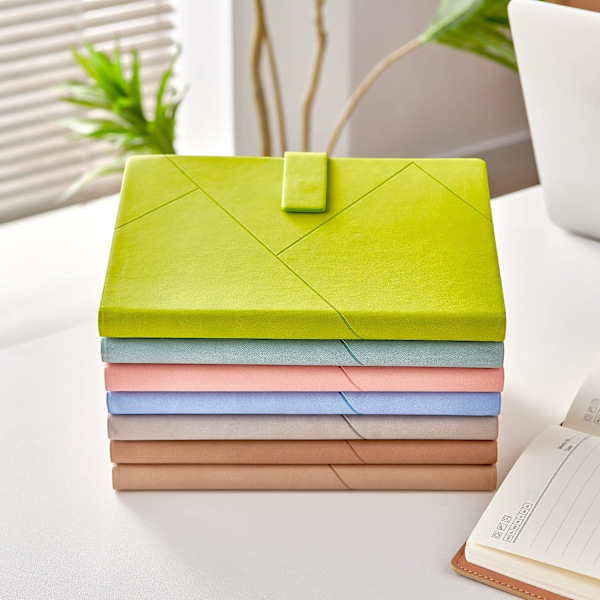 A5 Notebook Minimalistisk Linjerad Anteckningsbok Journal Med Konstläder Hårdpärm, 3D Magnetiskt Spänne, Present till Kvinnor Män Lärare Kontor Skola (Grön)