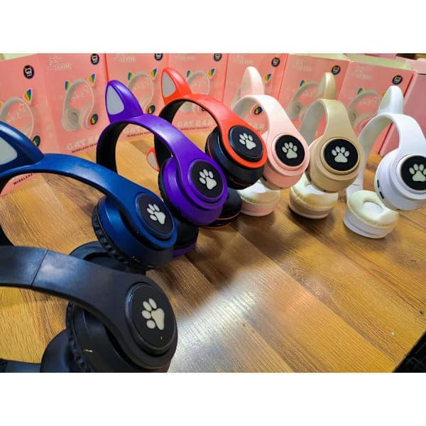 Langattomat Bluetooth-kuulokkeet kissankorvilla