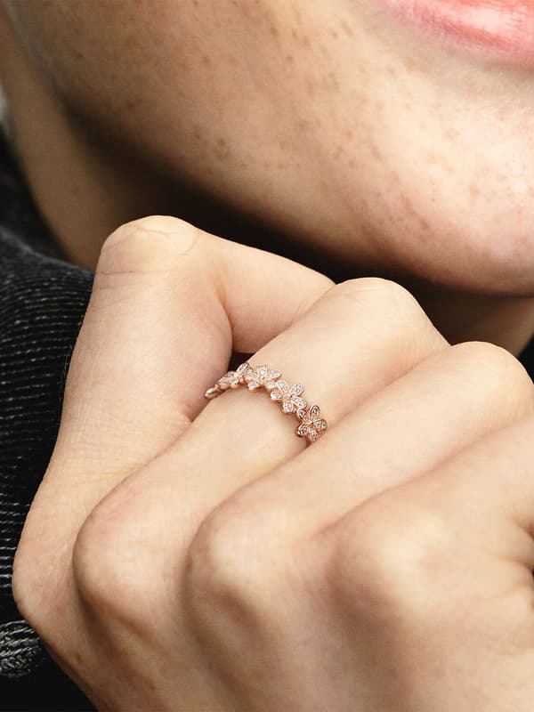 Pandora - Daisy Flower Ring - 14k rosegullbelegg Circumference: 52mm