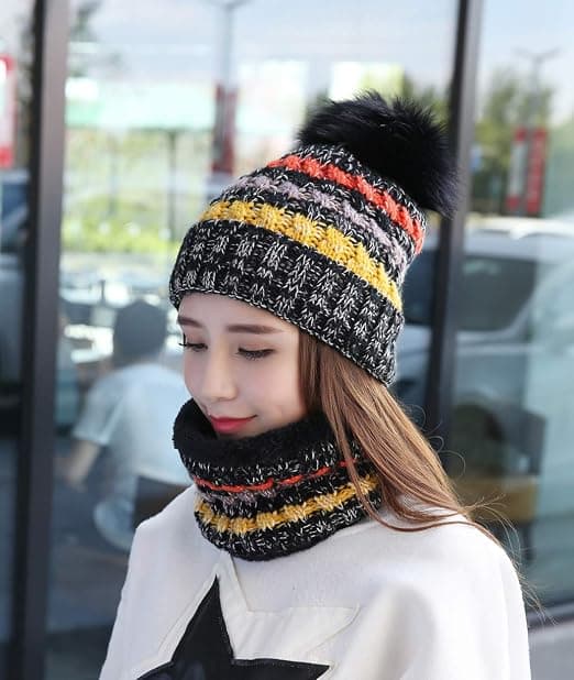 Vinterstrikket lue- og skjerfsett for kvinner, beanie med pompom Black