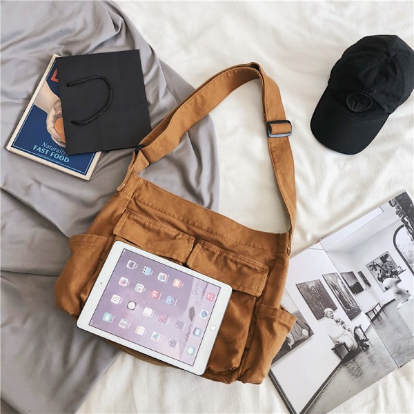 Stor kapacitet Canvas Messenger Bag Multi Compartment Bag Casual Kvinnor Män Axelväska Brown