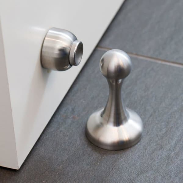 Magnetisk dørstopper i rustfrit stål-look - Dørstopper med gulv- og vægmonteringsudstyr - Magnetisk dørstopper