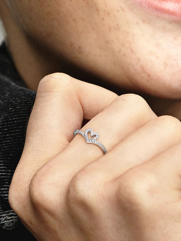 Pandora - Glitrende Wishbone Hjerte Ring - Sterling sølv Circumference: 52mm