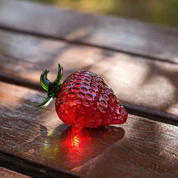 1 jordbærfigur - strawberries