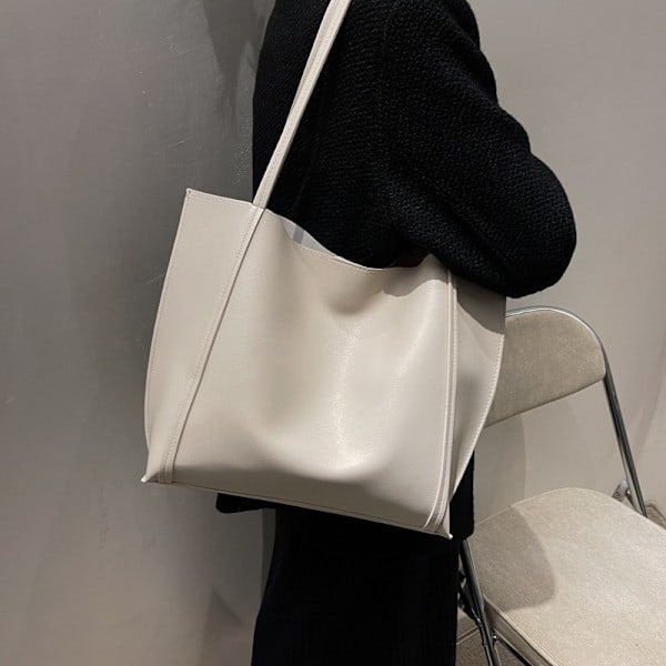 Stor kapacitet retroväska kvinnor 2023 ny stil väska axelväska fashionabel stor väska högkvalitativ enfärgad total E-väska Brown
