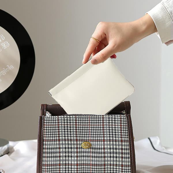 1 stk. Stor Mini Opbevaringspose Multifunktionel Makeup Taske Zero Tegnebog: 11,5 * 12 * 1 cm Milky white