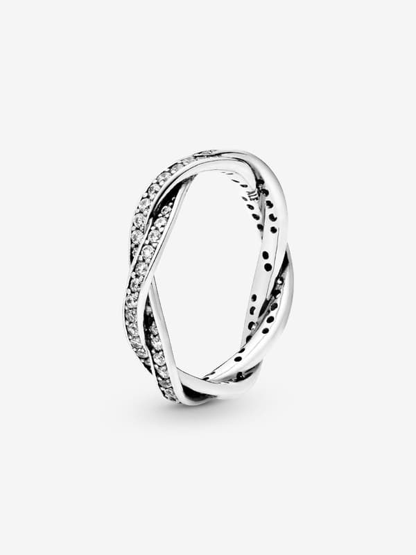 Pandora – Glitrende ring med vridde linjer – Sterling sølv Circumference: 56mm