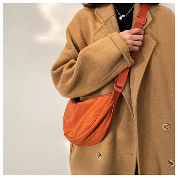 Naisten nailoninen puolikuun muotoinen crossbody-laukku, pieni olkalaukku, käsilaukku, kevyt olkalaukku, koululaukku, päiväreppu, sopii kouluun, urheiluun, vapaa-aikaan, matkustamiseen Orange