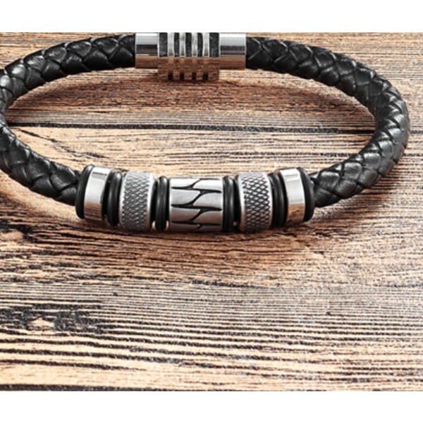 Sort læderarmbånd og rustfrit stålperler