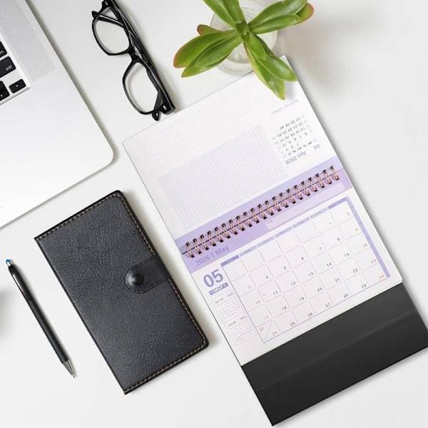 Bordkalender 2025-2026, 19 x 16 cm, Sort. Sort