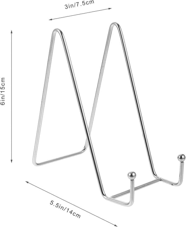 Bokhylle i metallplate for utstilling med solid jernramme Minimalisme