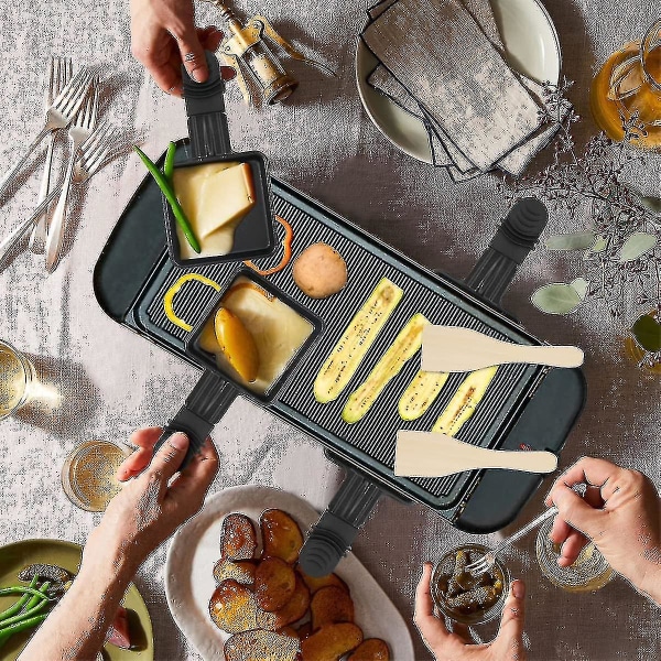 4 stk. Coupelle Raclette Grill og 4 stk. Spatuler  Raclette i tre, Polon Raclette Grill med non-stick belegg i støpejern, Mini tallerken med isolert håndtak