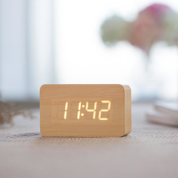Digital vekkerklokke i tre med justerbar lysstyrke, stemmestyring, LED-klokke, rektangulær skjerm, tid, temperatur, hjemmedekor