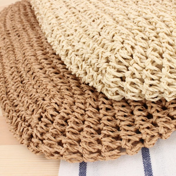 En axelväska i halm, handvävd väska beige