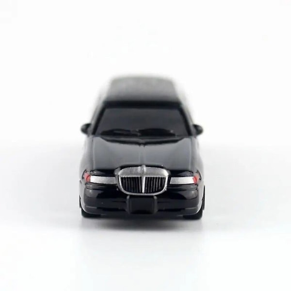 1:60 mittakaavan painevalettu metallileluajoneuvomalli Stretch Lincoln Limousine Luxury Educational Car Collection Gift Kid Ovet avattavat Gold