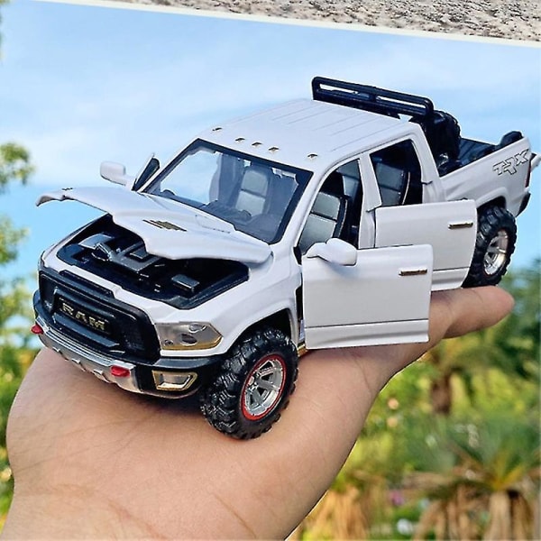 1: 32 Imiterad legering Dodge Ram Pickup Truck modell med reservdäck ljud och ljus returleksak för barns födelsedag white